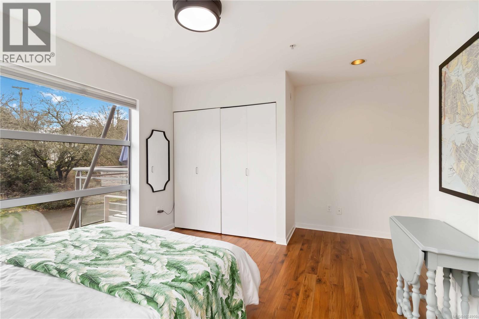 313 90 Regatta Landing, Victoria