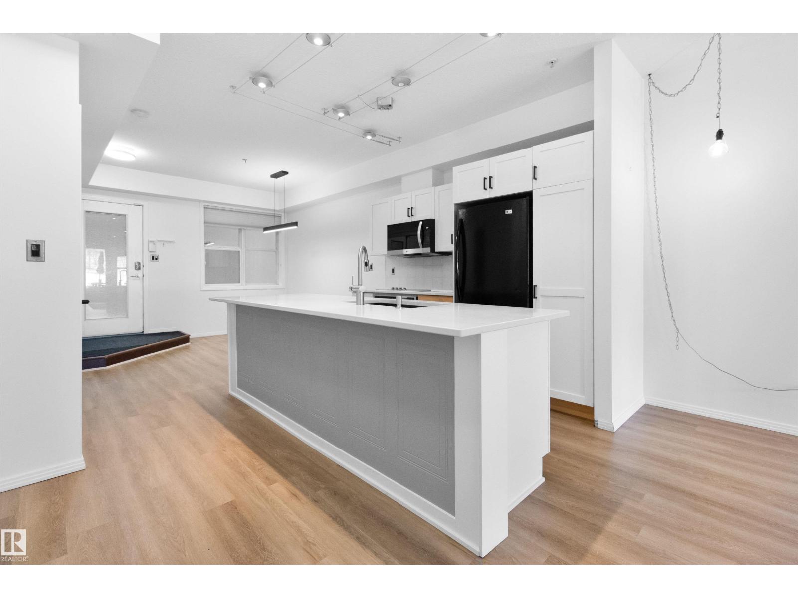 #110 9804 101 ST NW, Edmonton