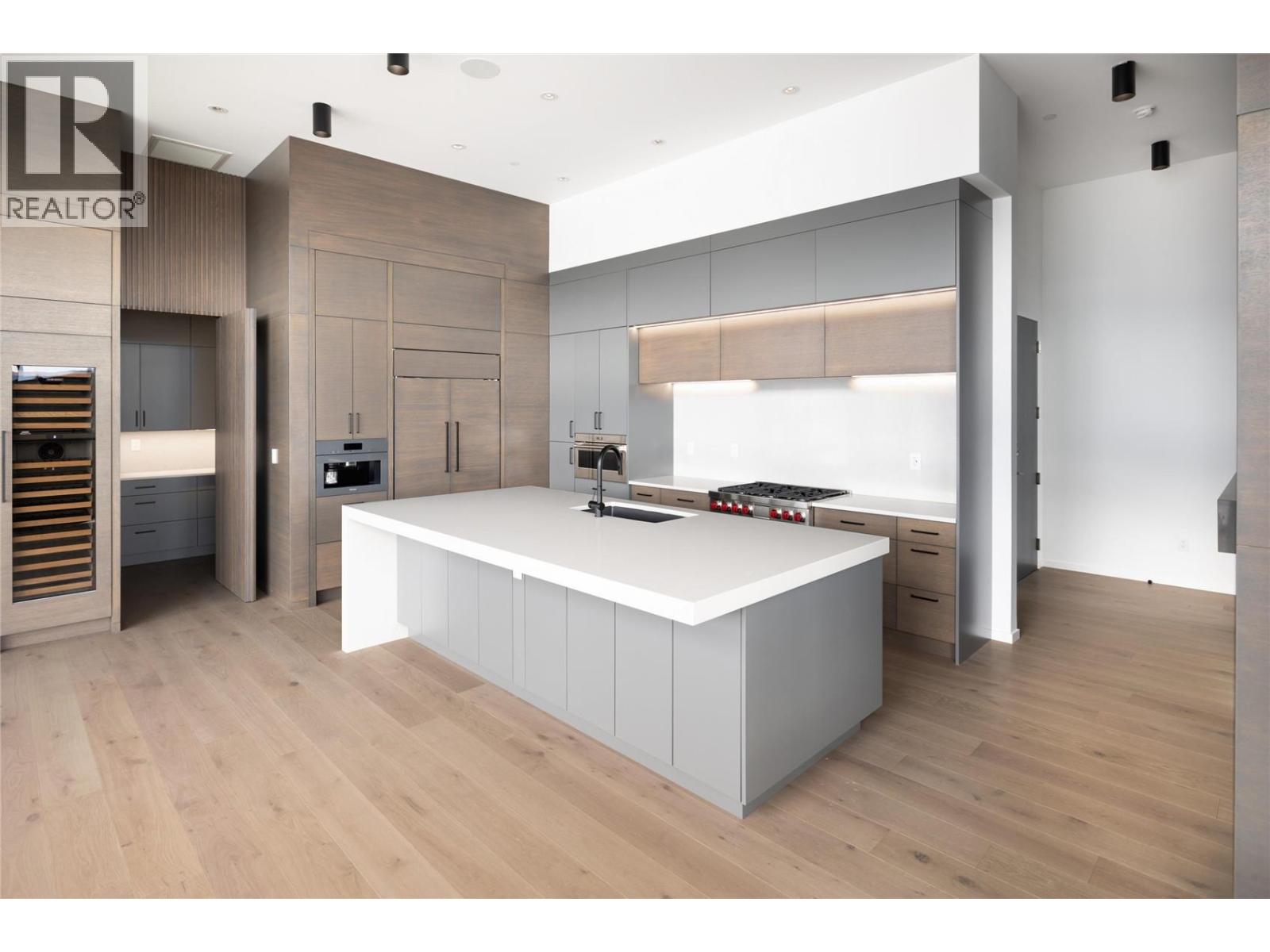 2902 1181 Sunset Drive, Kelowna