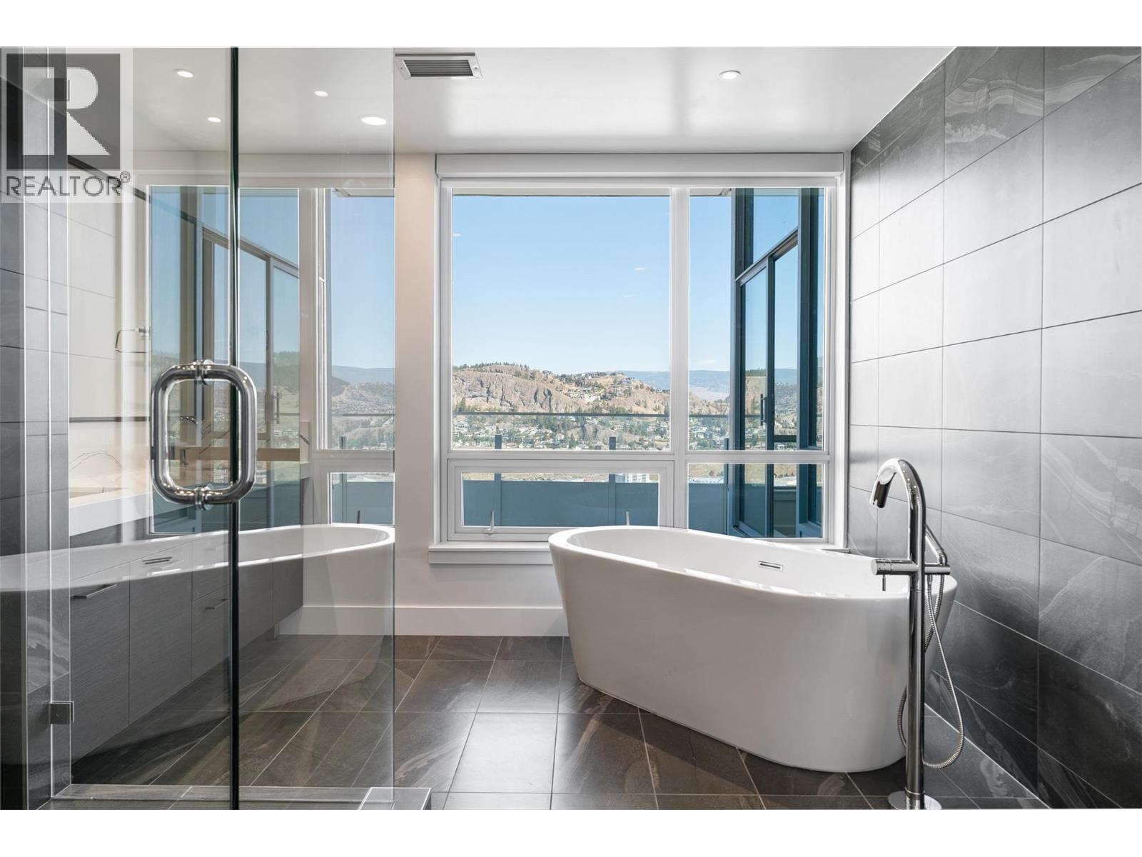 2703 1181 Sunset Drive, Kelowna