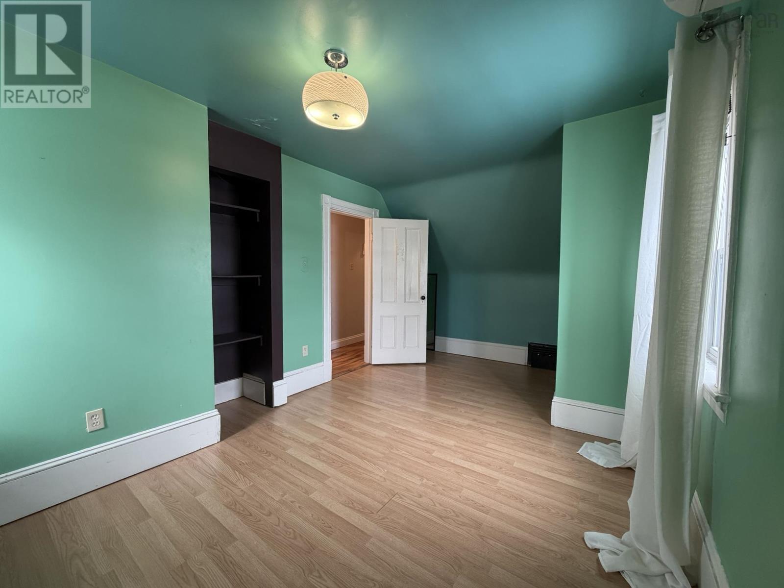 Property 21 of 31 of 33 RYLAND Avenue