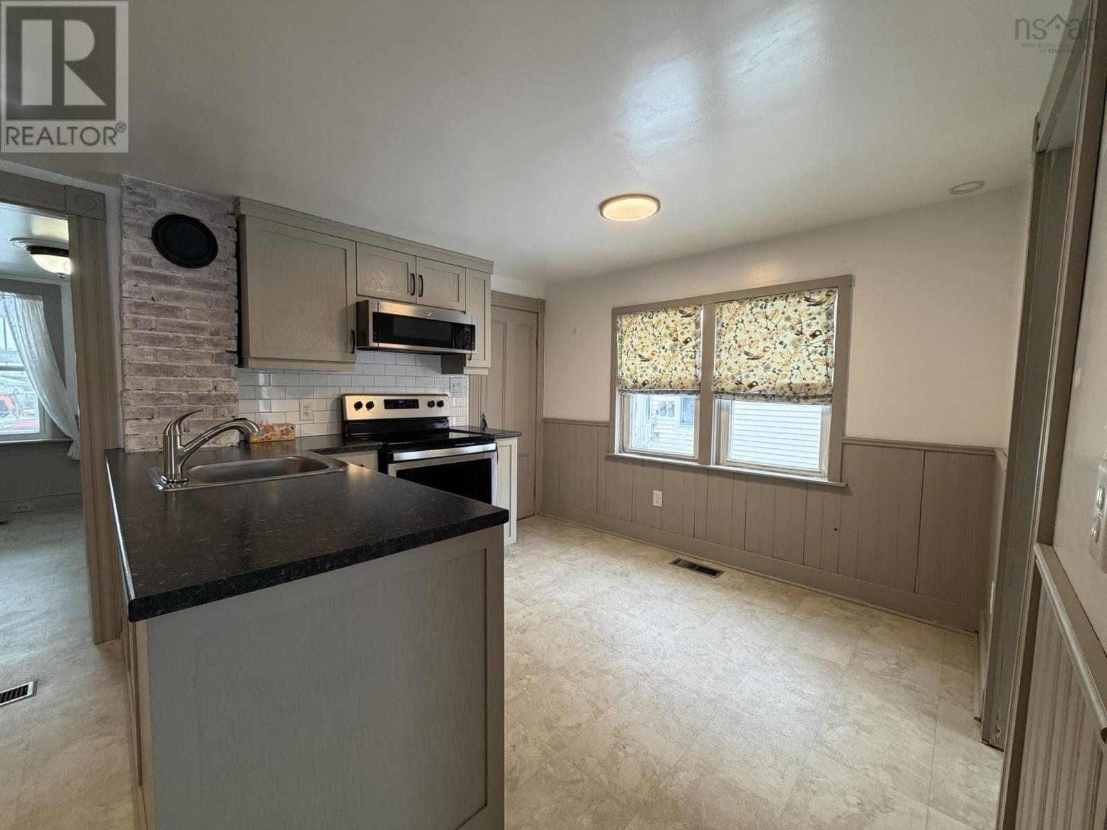 Property 13 of 31 of 33 RYLAND Avenue