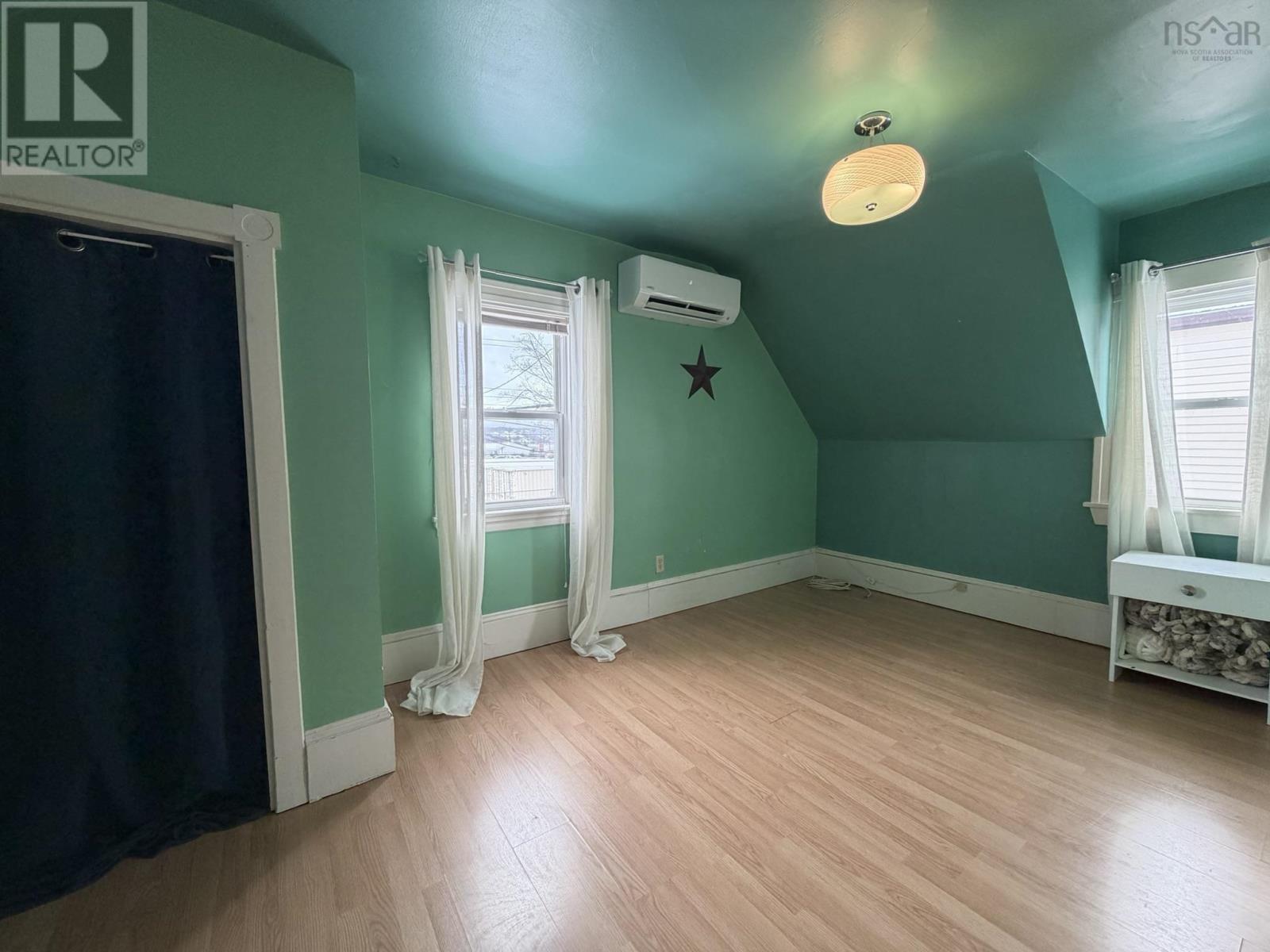 Property 20 of 31 of 33 RYLAND Avenue