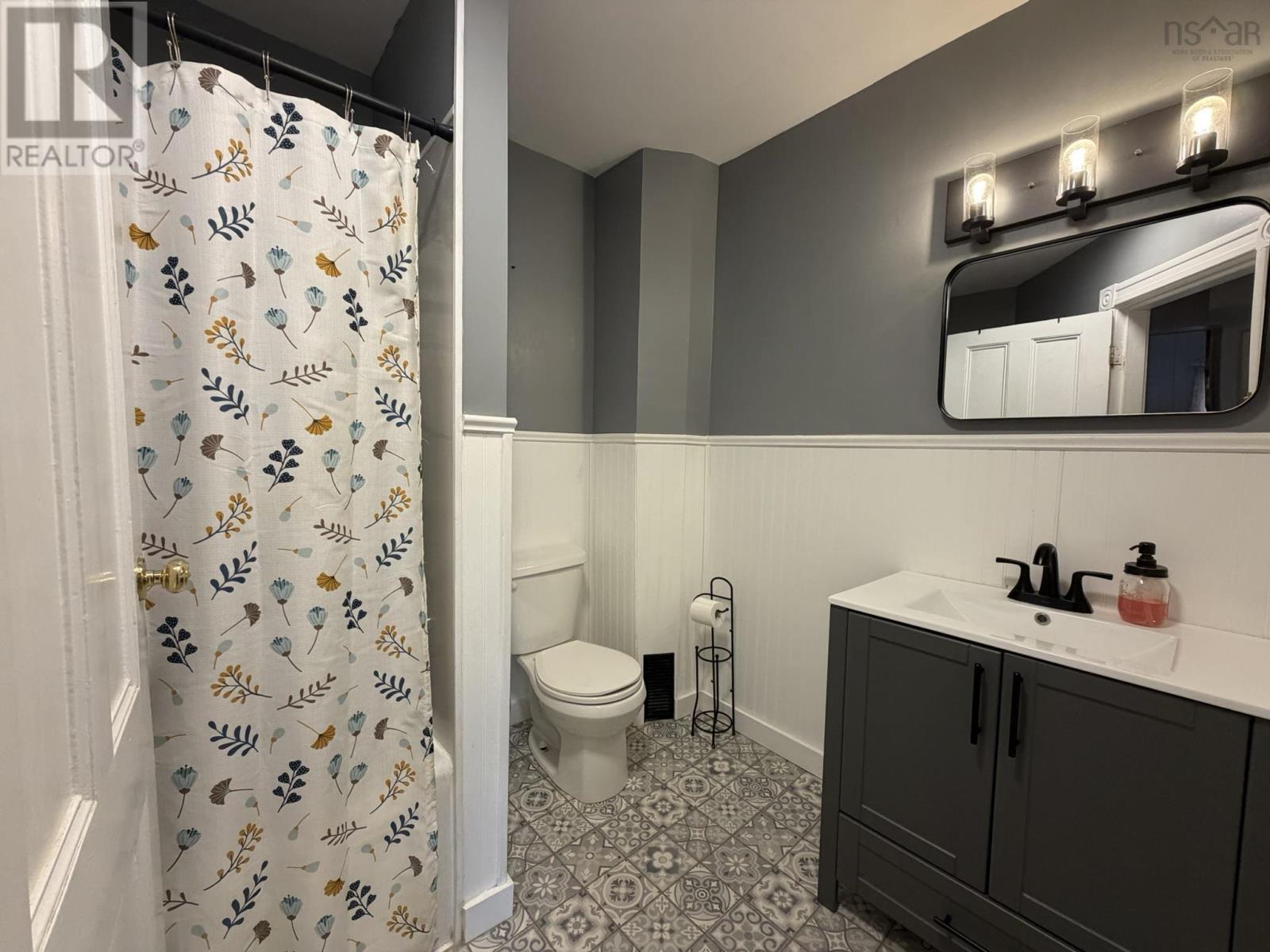 Property 23 of 31 of 33 RYLAND Avenue