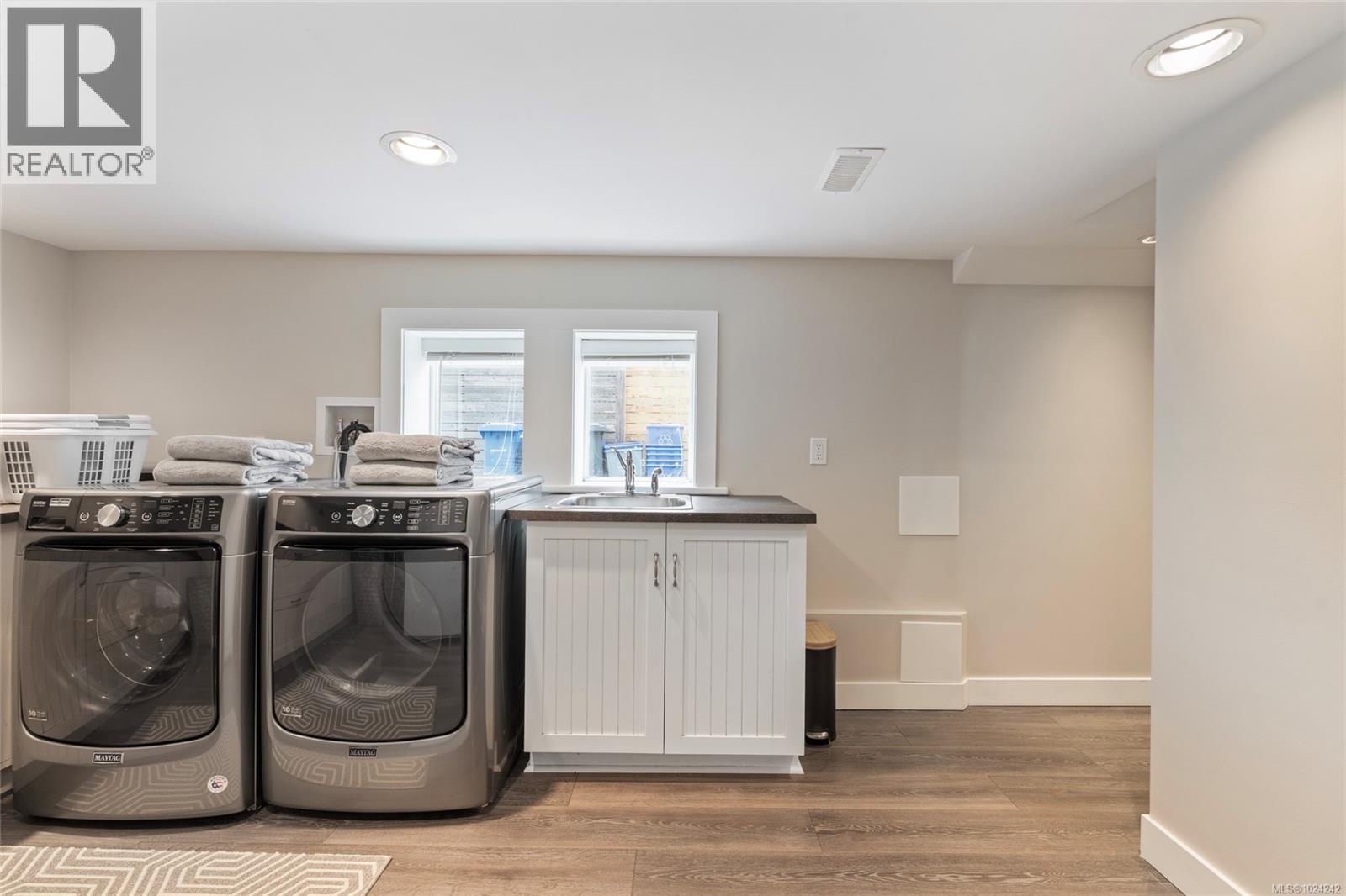  2051 Hampshire Road, Oak Bay