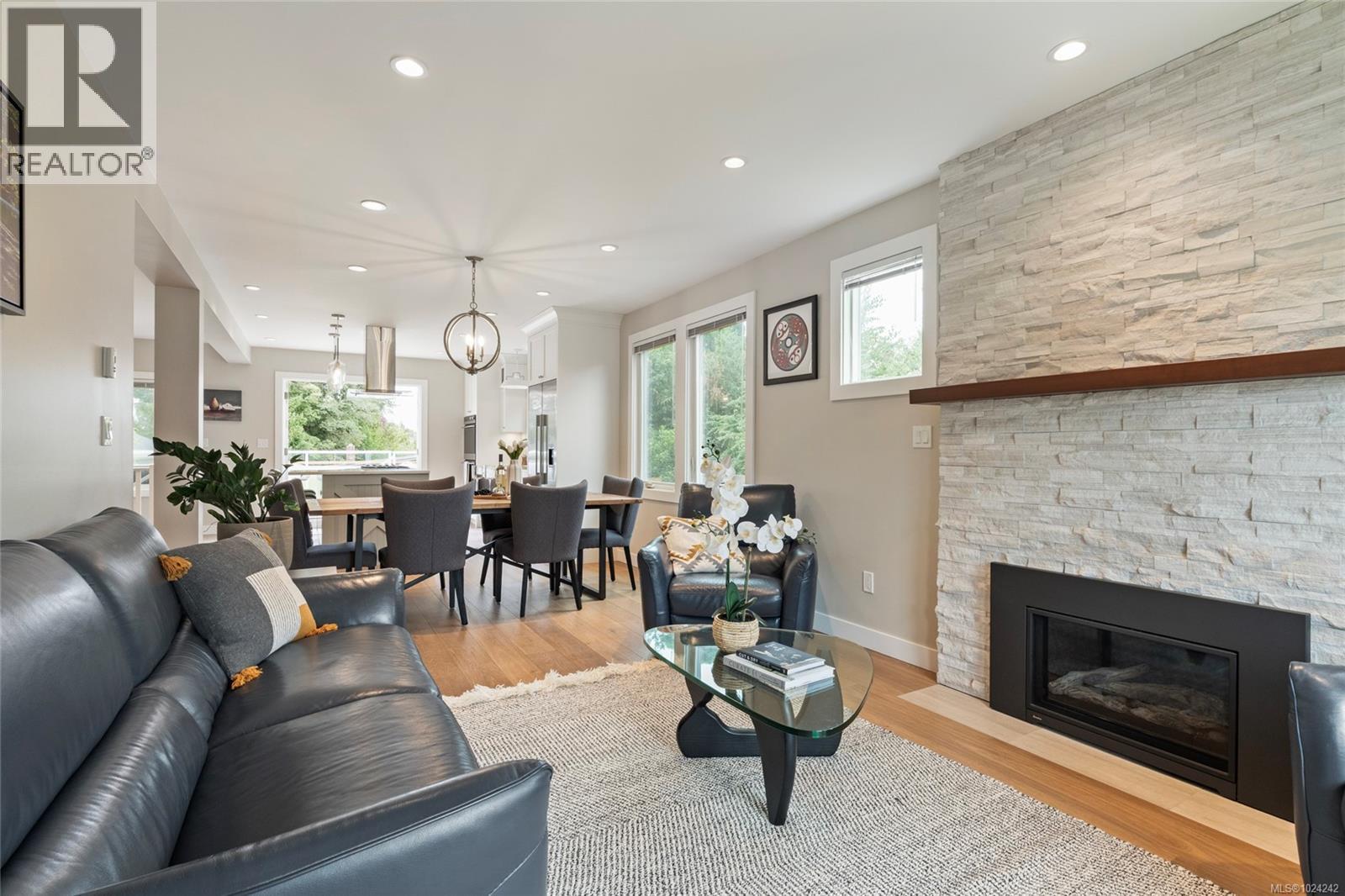  2051 Hampshire Road, Oak Bay