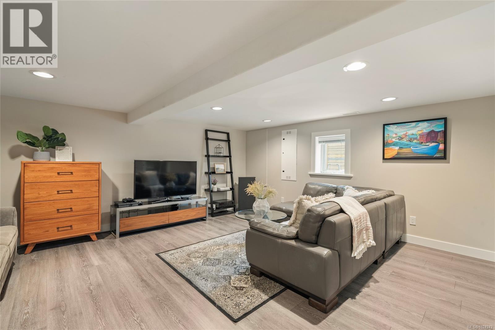  2051 Hampshire Road, Oak Bay