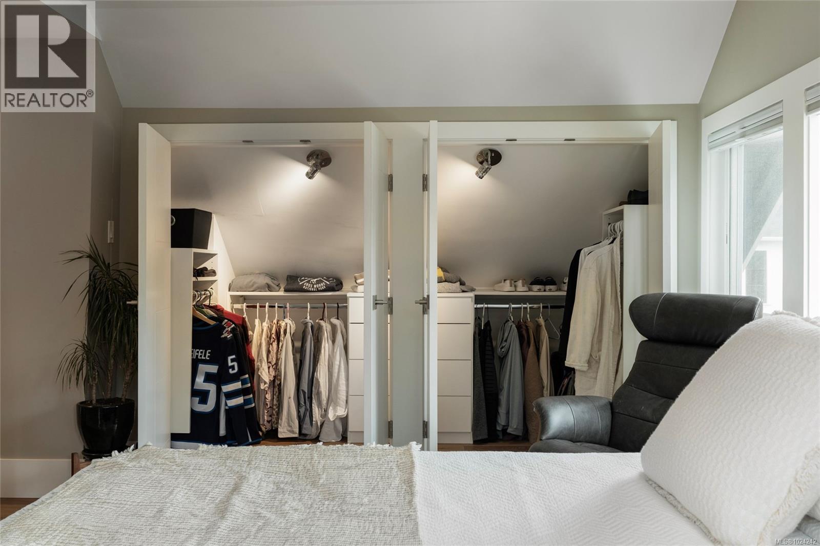  2051 Hampshire Road, Oak Bay