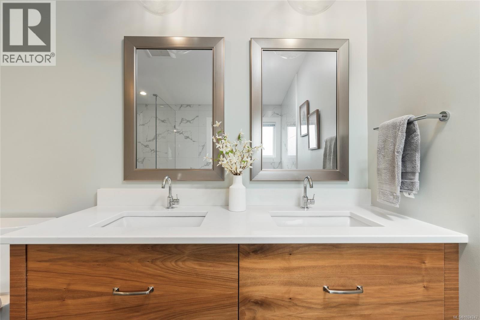  2051 Hampshire Road, Oak Bay