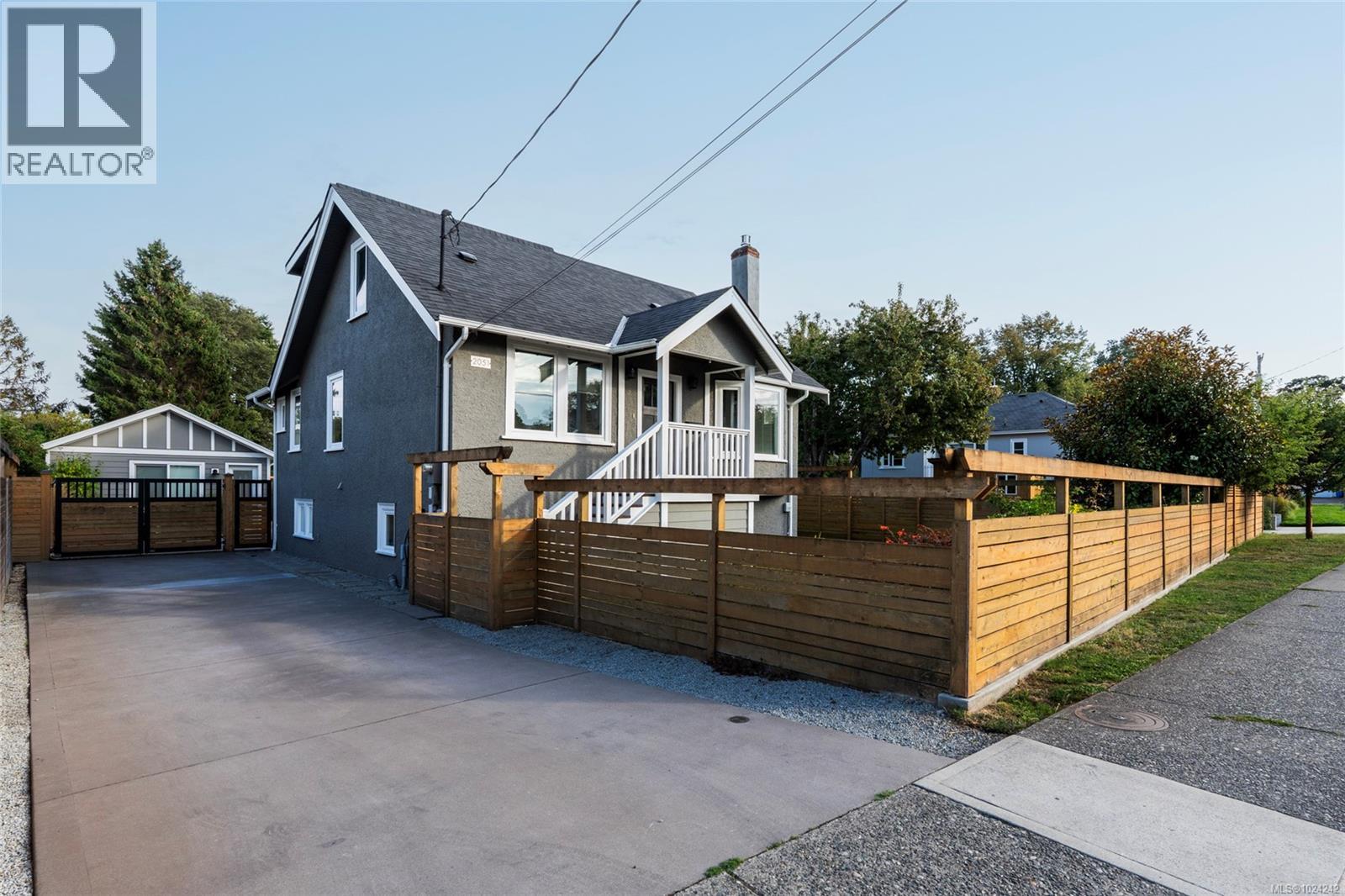  2051 Hampshire Road, Oak Bay