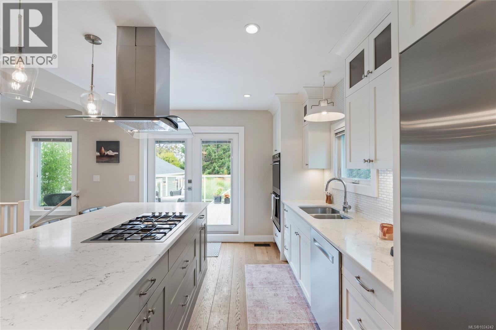  2051 Hampshire Road, Oak Bay