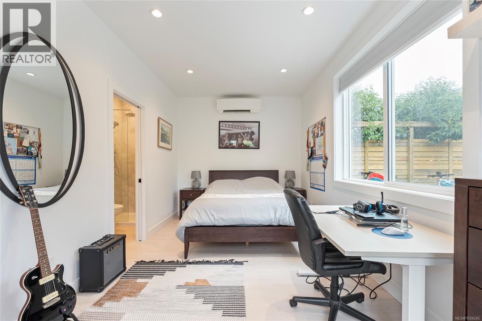  2051 Hampshire Road, Oak Bay