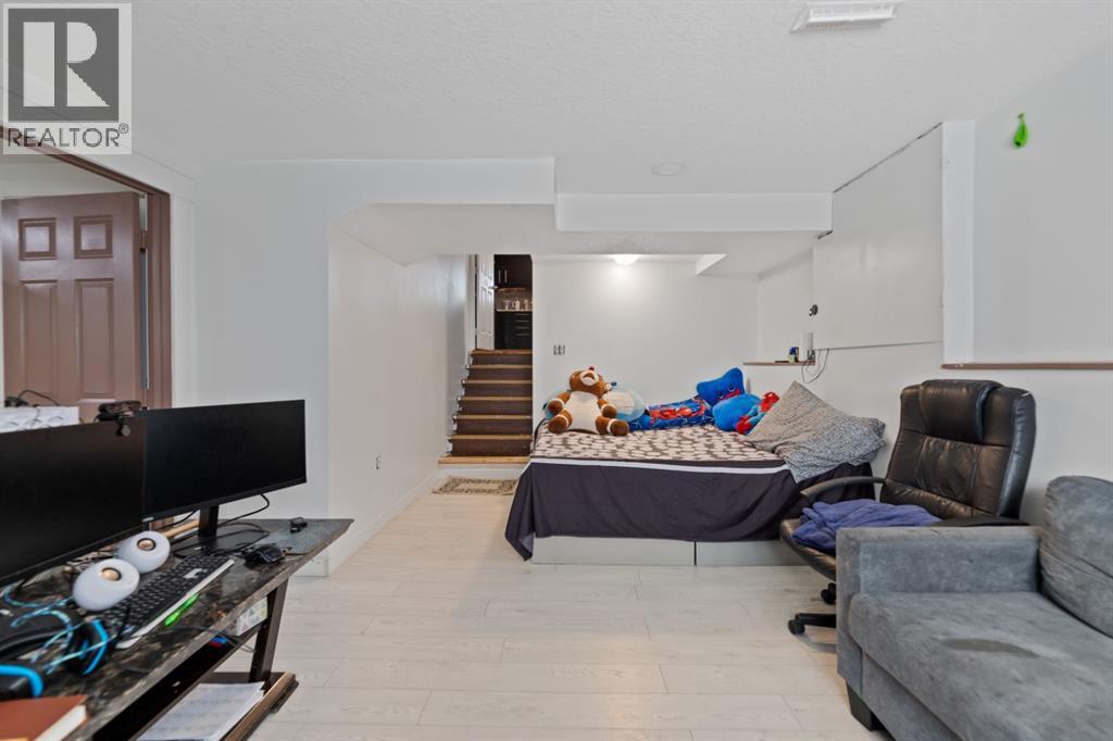 Single Family House 3 Level for Sale in  Castlegrove Way NE Castleridge Calgary 