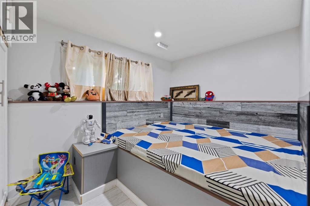 Single Family House 3 Level for Sale in  Castlegrove Way NE Castleridge Calgary 