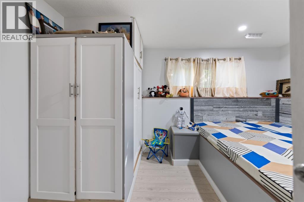 Single Family House 3 Level for Sale in  Castlegrove Way NE Castleridge Calgary 