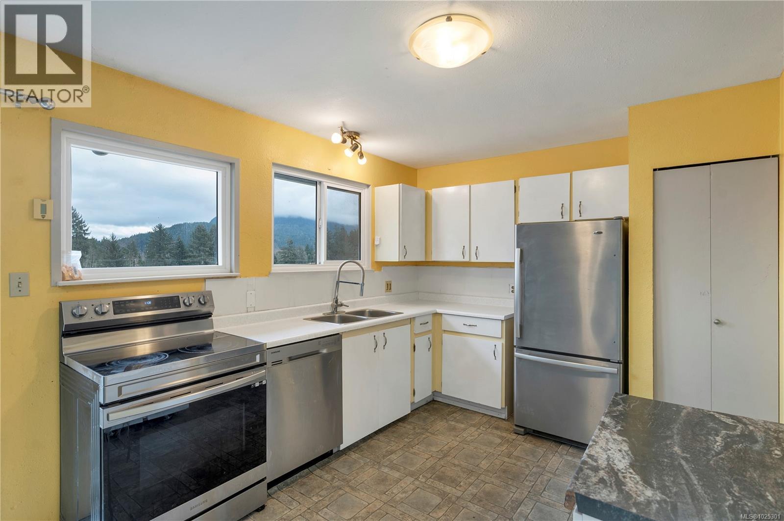 431 Macmillan Dr - 3