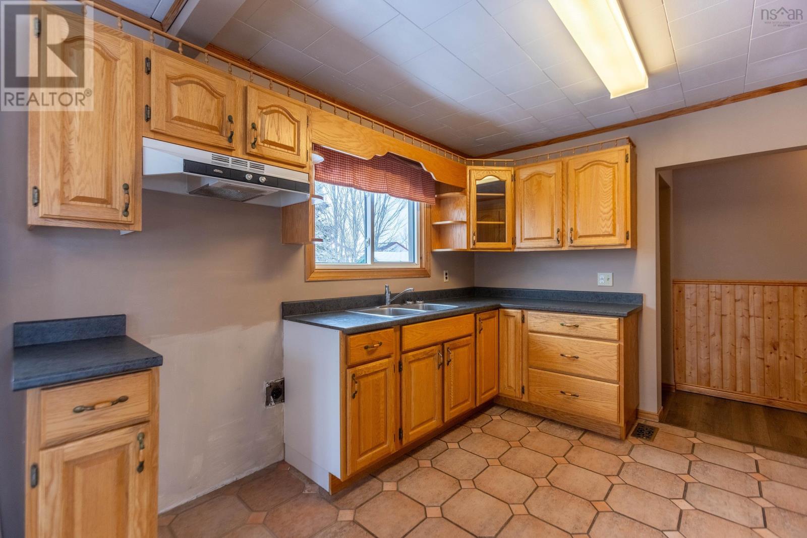 Property 7 of 40 of 482 Highway 204