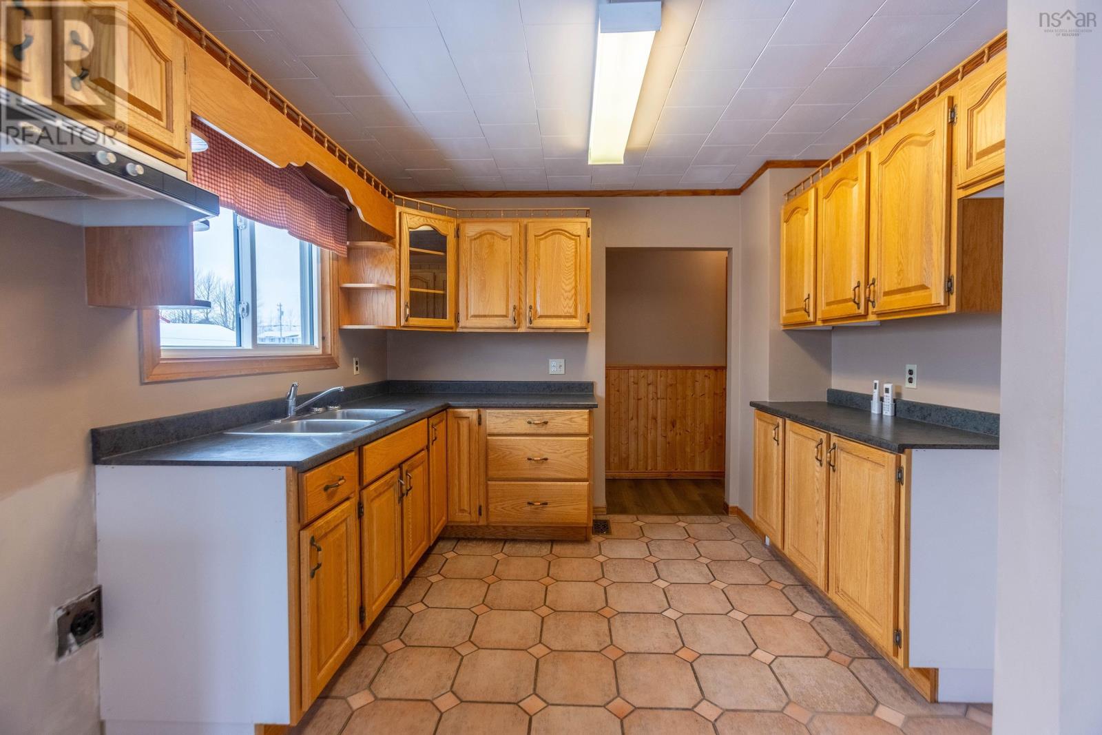 Property 8 of 40 of 482 Highway 204