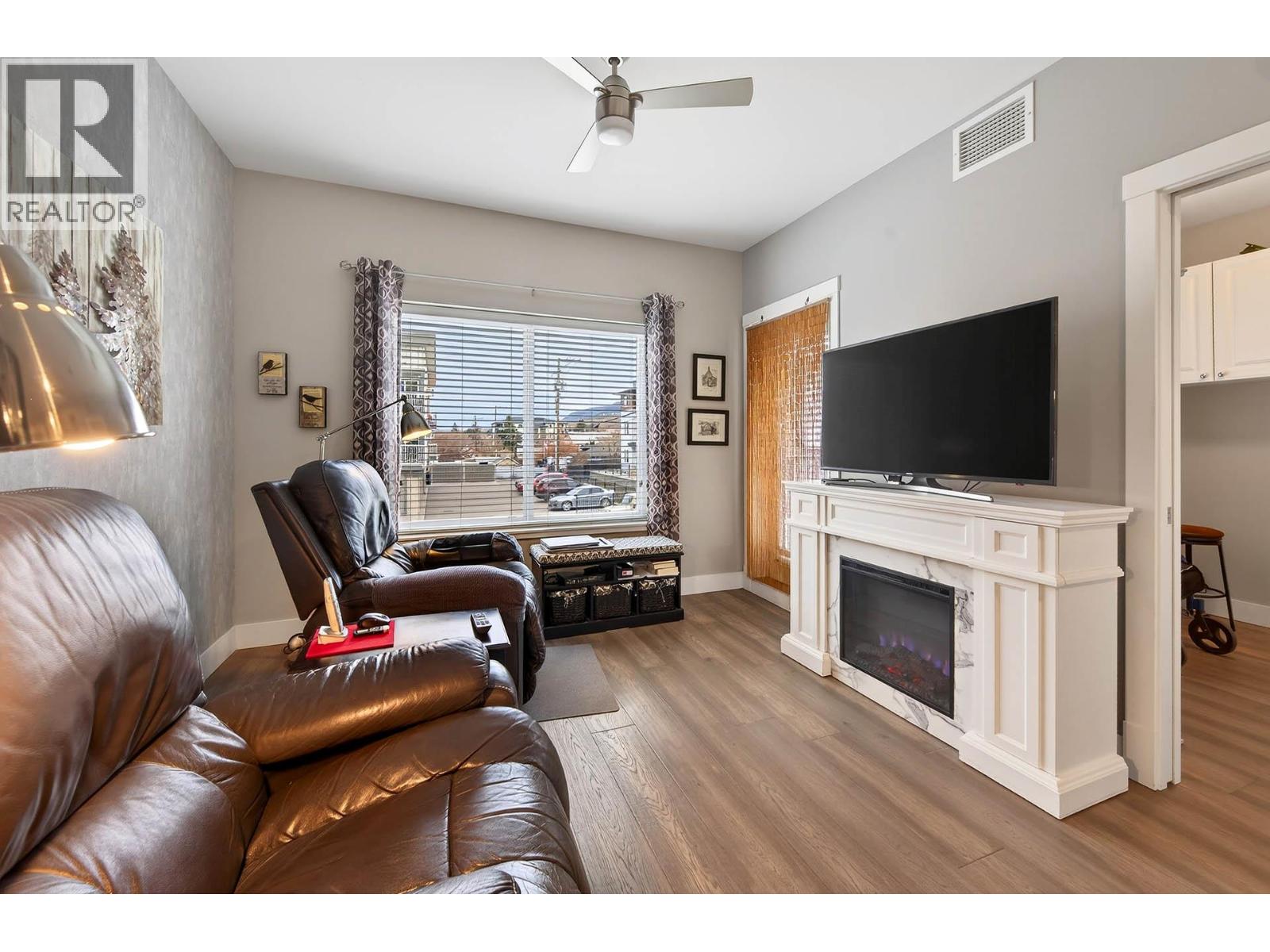 #207 777 BATTLE STREET - 21