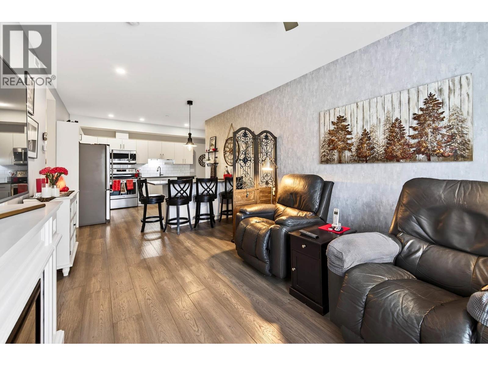 #207 777 BATTLE STREET - 23