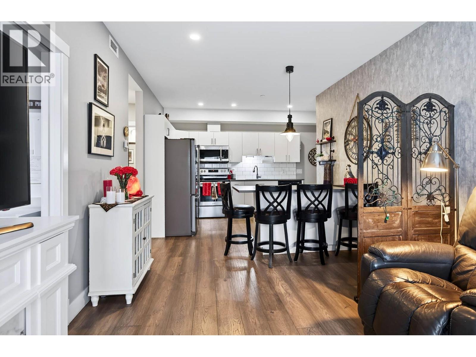 #207 777 BATTLE STREET - 24