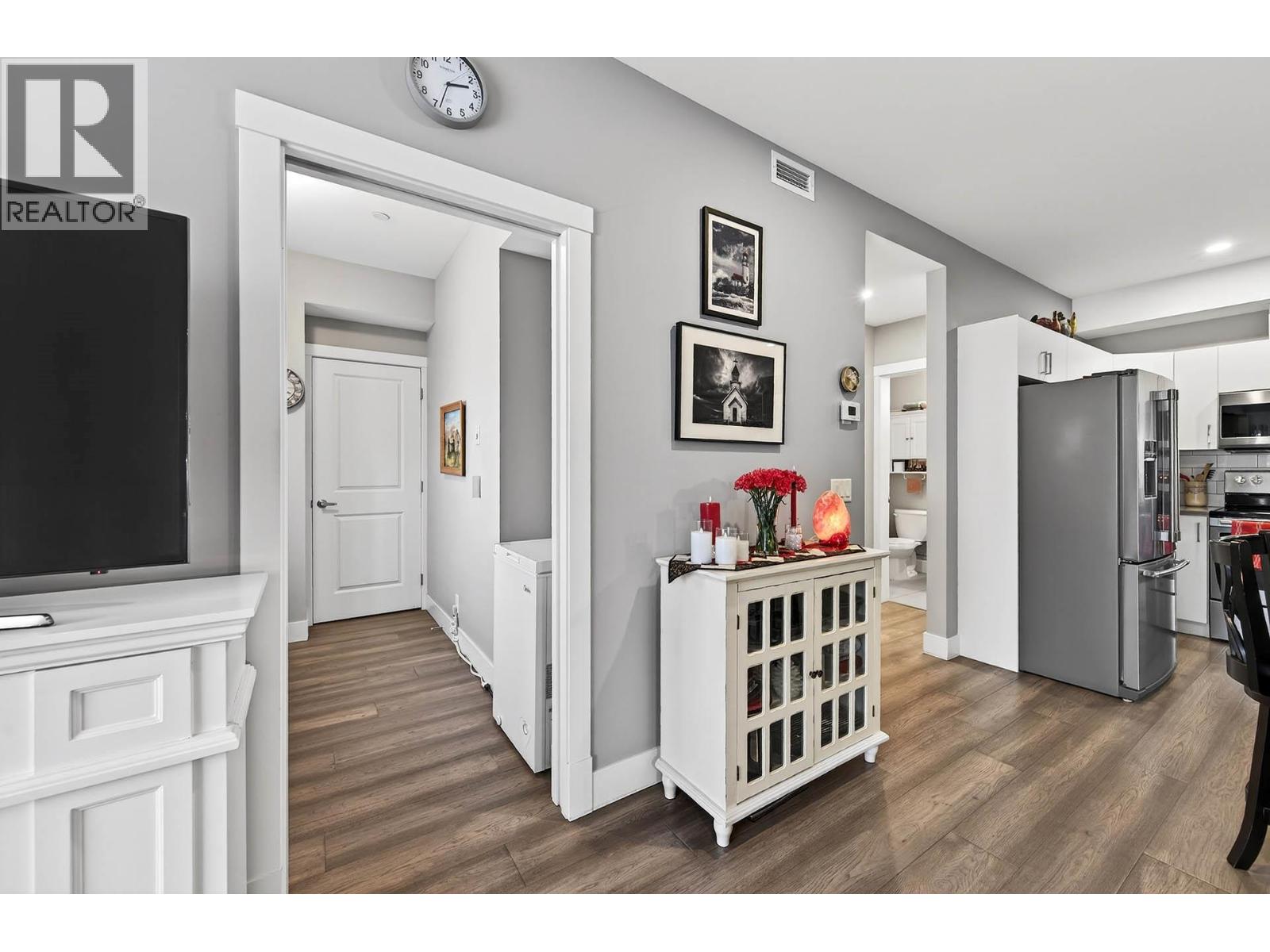 #207 777 BATTLE STREET - 31