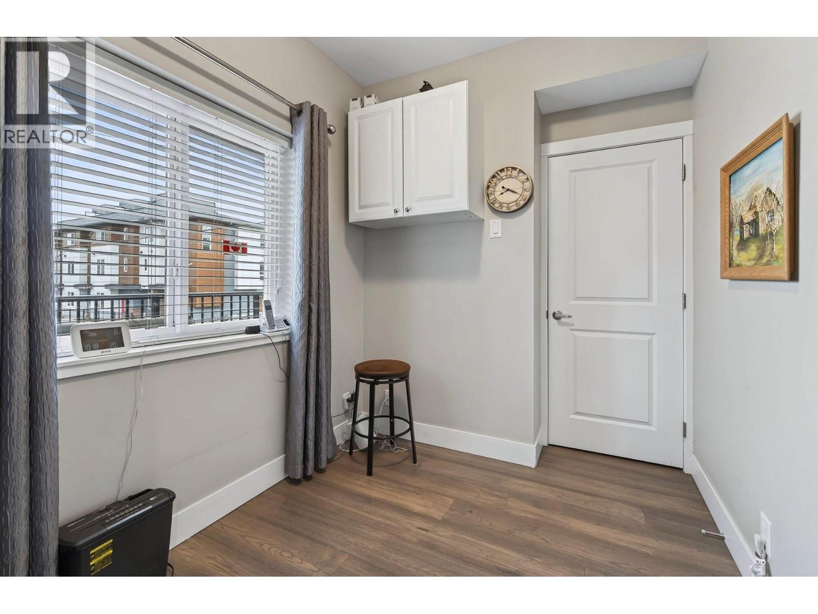 #207 777 BATTLE STREET - 32