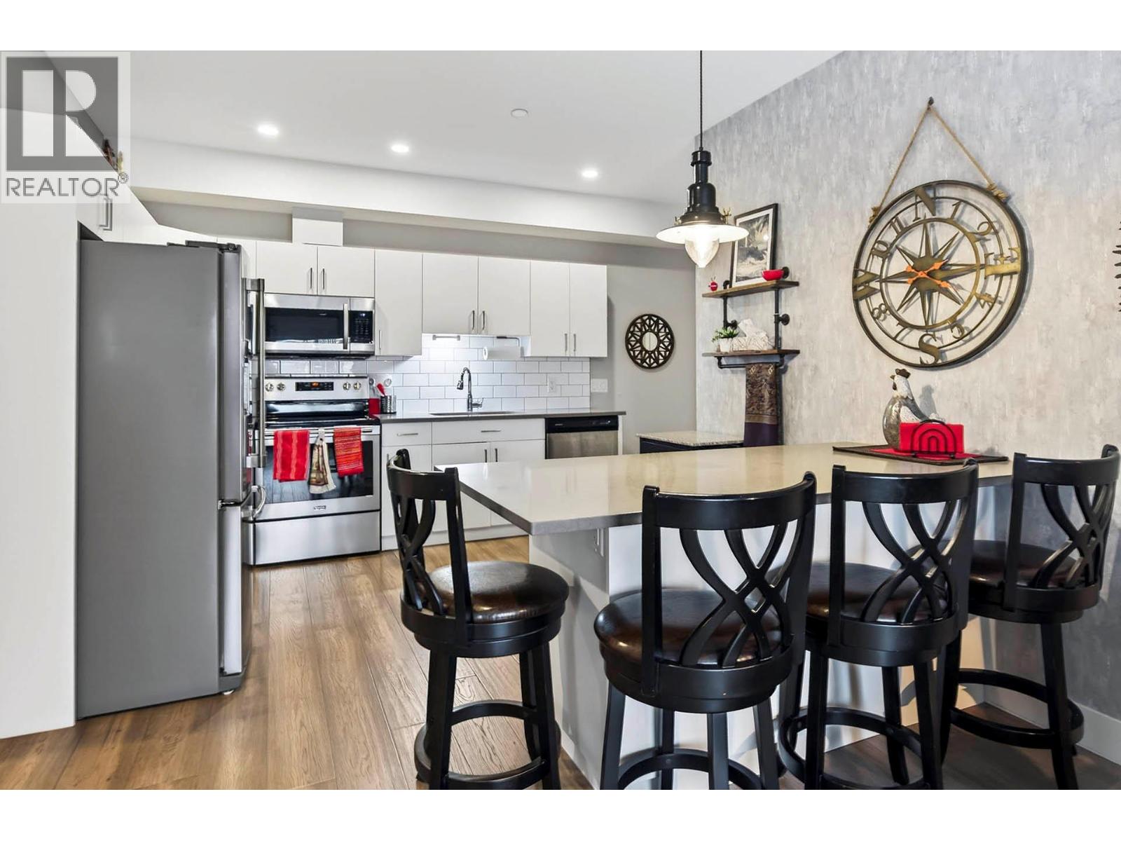 #207 777 BATTLE STREET - 35