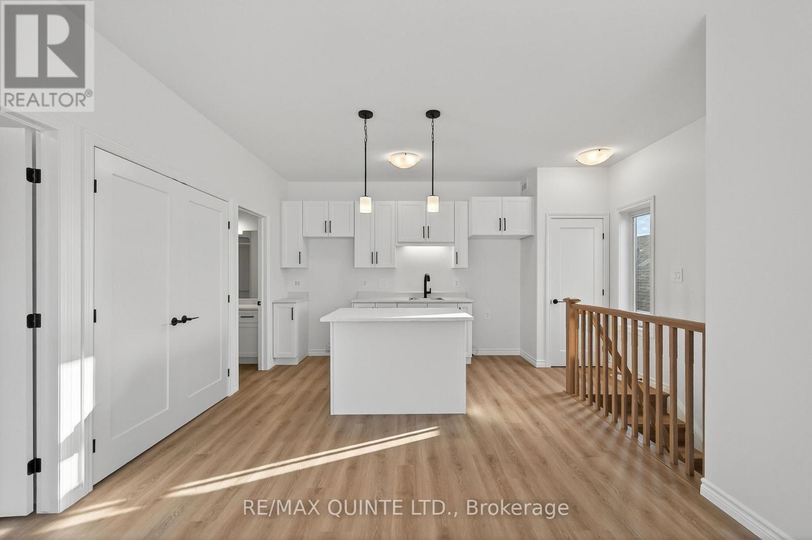 77B ATHABASKA DRIVE - Photo 4 of 14, Belleville (Thurlow Ward), Ontario