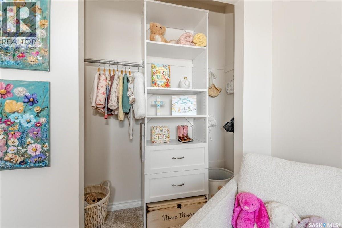 Single Family House 2 Level for Sale in  Wimbledon DRIVE Regina 