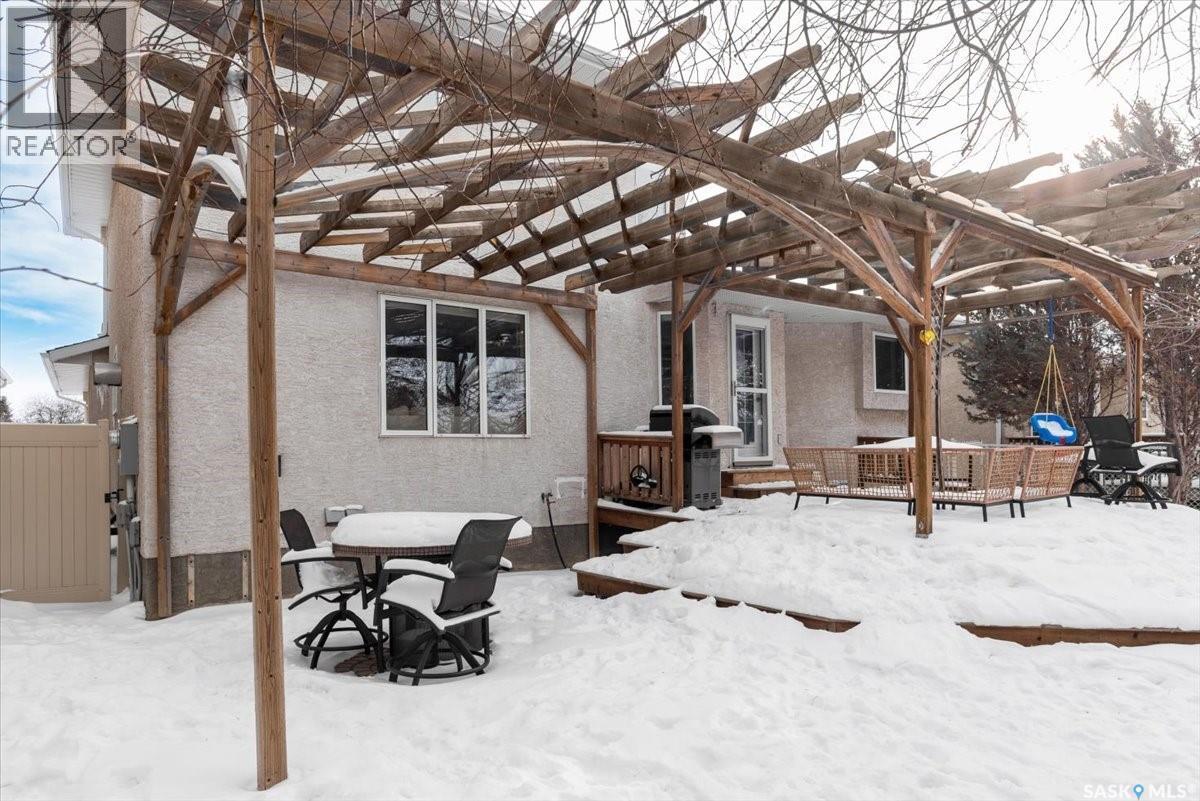 Single Family House 2 Level for Sale in  Wimbledon DRIVE Regina 