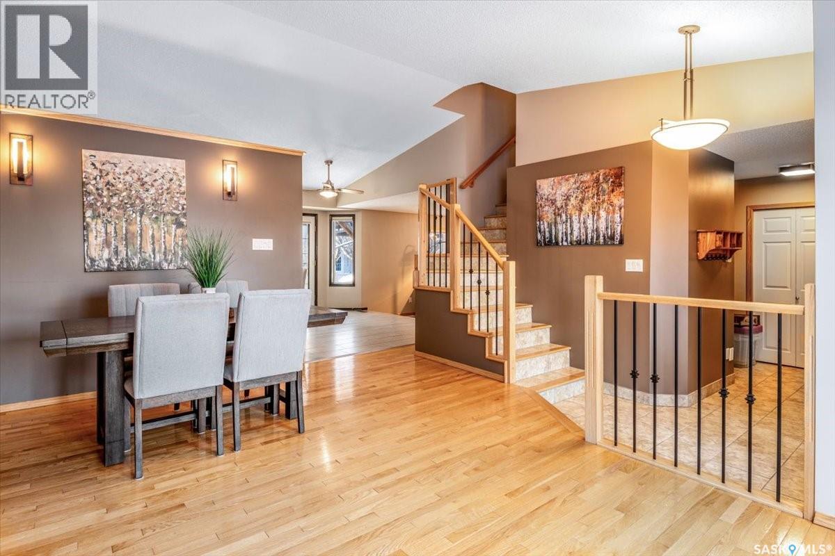 Single Family House 2 Level for Sale in  Wimbledon DRIVE Regina 