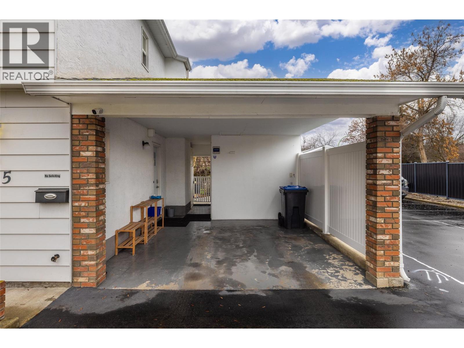  695 Moraine Court, Kelowna