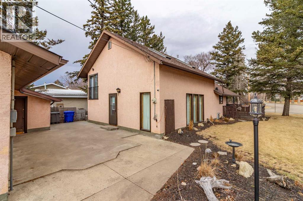 253 51 Avenue E - Photo 4 of 45, Claresholm, Alberta