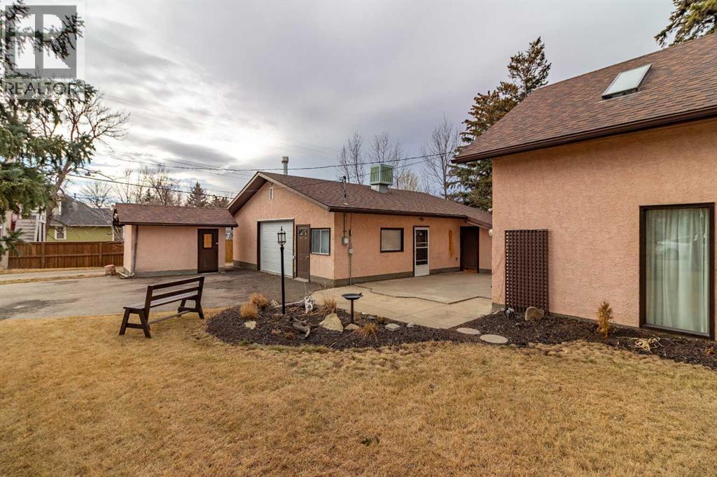 253 51 Avenue E - Photo 5 of 45, Claresholm, Alberta