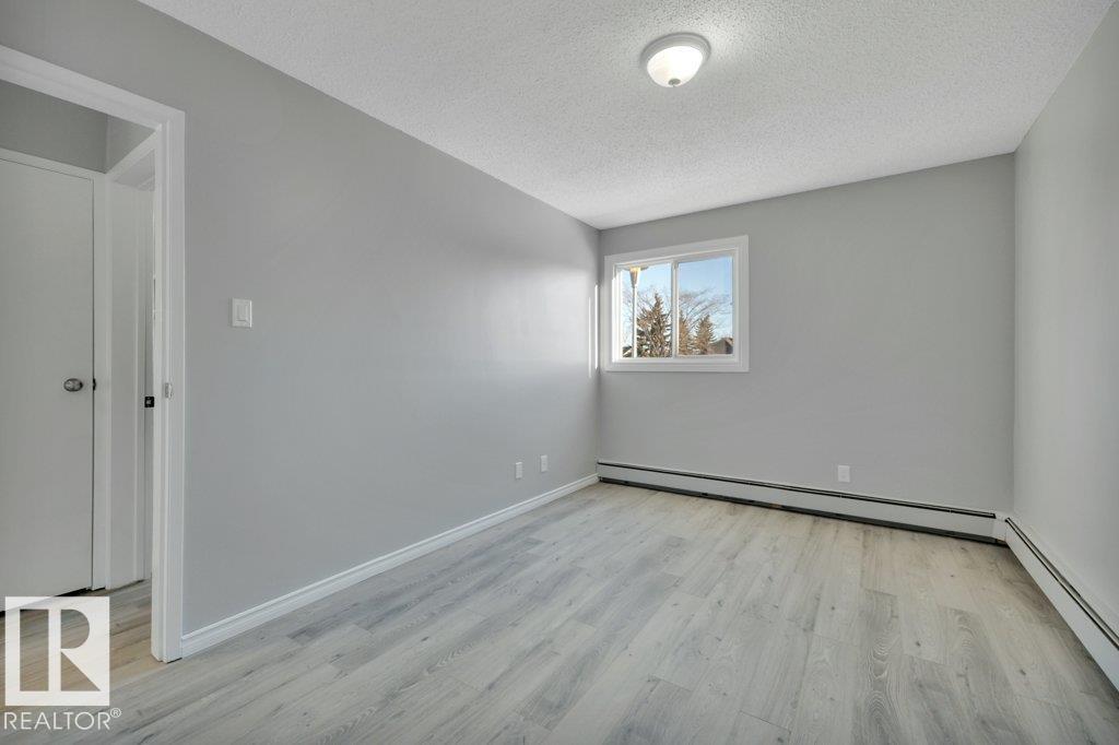 #3 7404 38 AV NW - 23