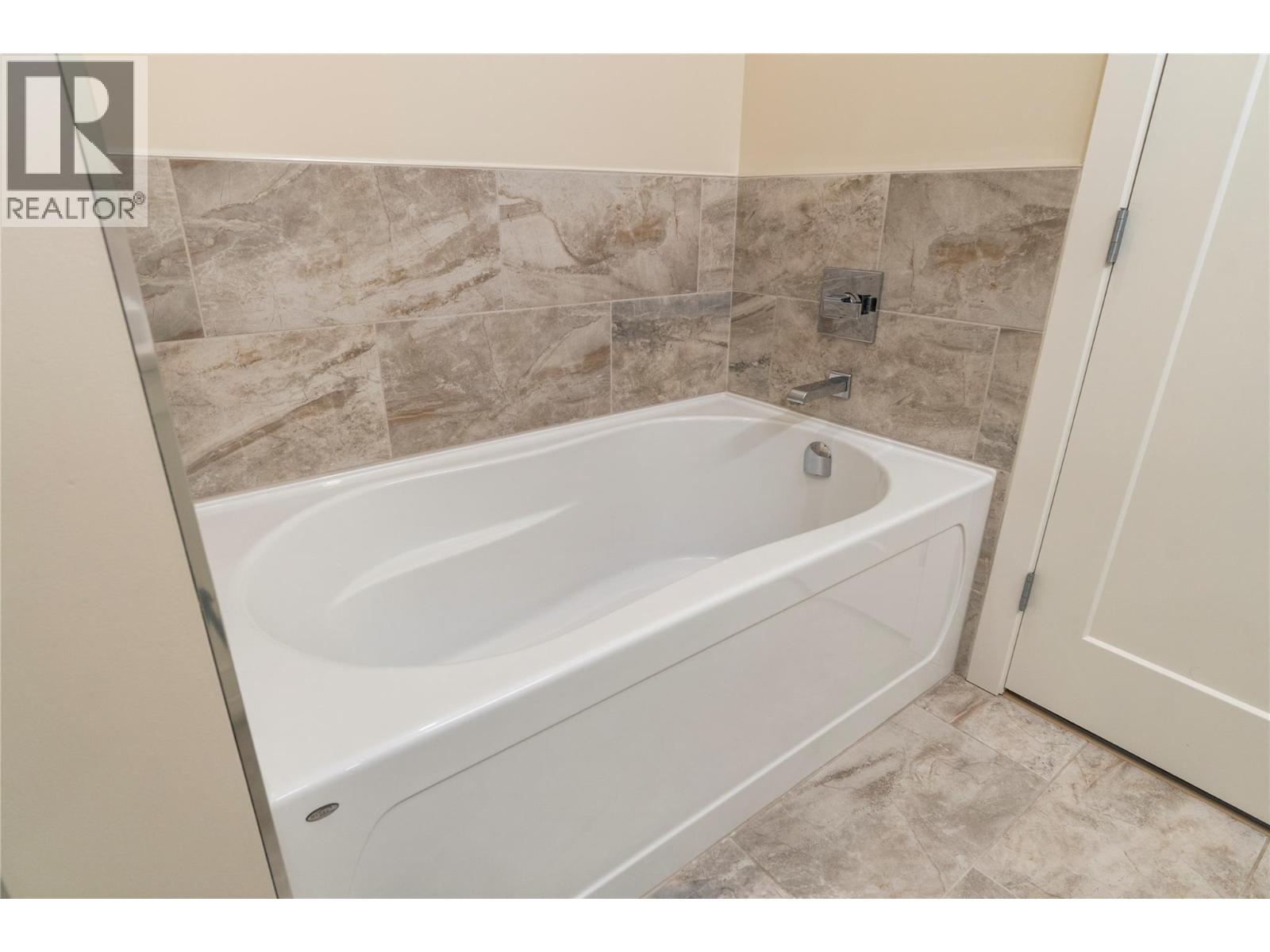  2251 14 Avenue Southeast, Salmon Arm