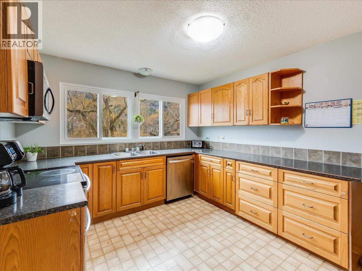 3866 CARNATION Drive, Trail