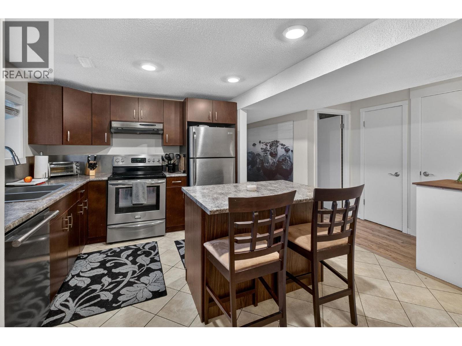  675 Lacey Road, Kelowna