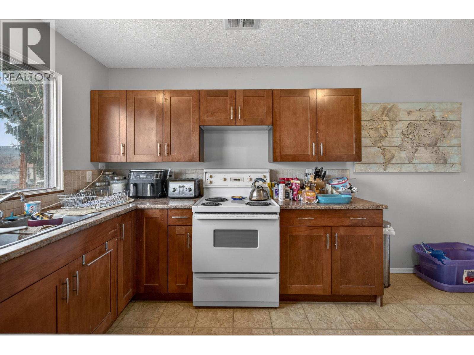  675 Lacey Road, Kelowna