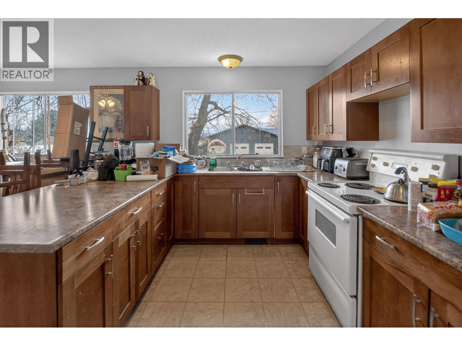  675 Lacey Road, Kelowna