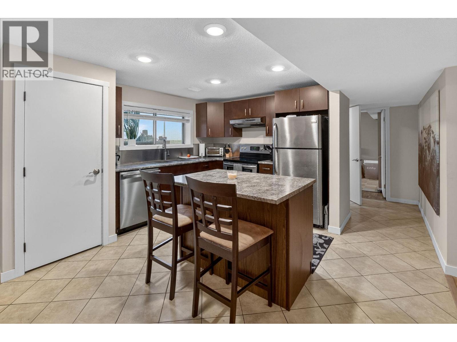  675 Lacey Road, Kelowna