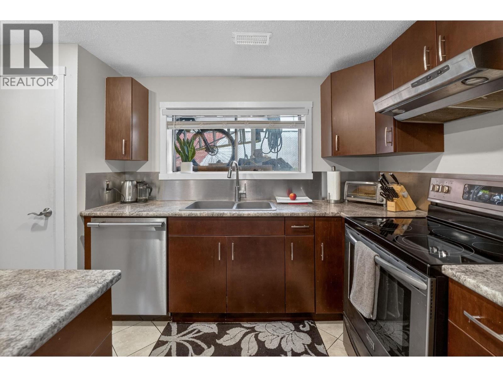  675 Lacey Road, Kelowna