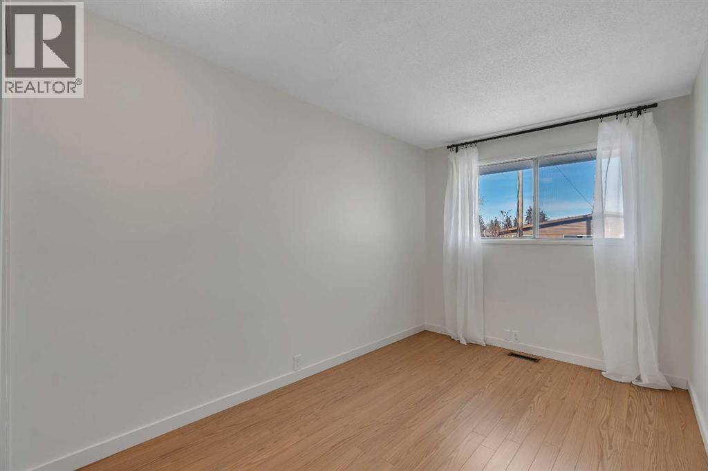 Single Family House Bi-level for Sale in   Avenue SE Dover Calgary 