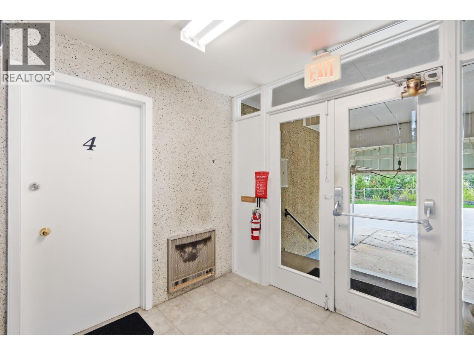  525 11TH Avenue, Castlegar