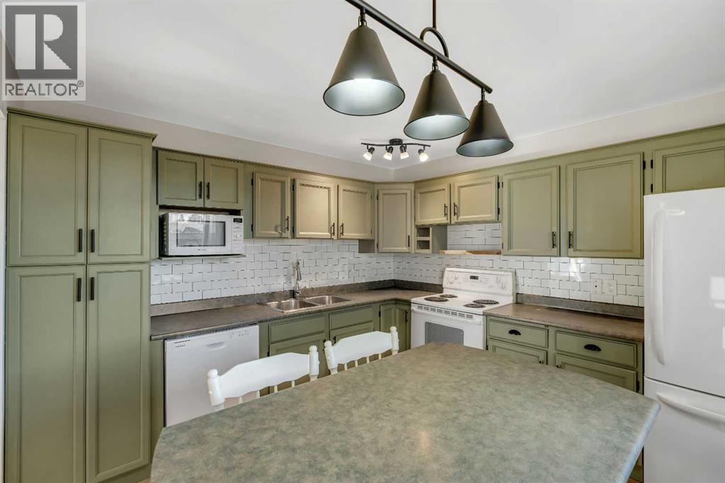 Single Family House Bi-level for Sale in   Avenue SE Dover Calgary 