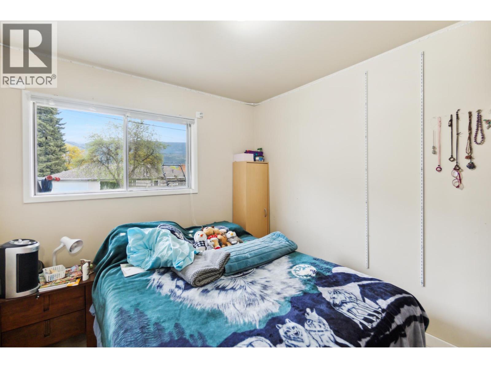  525 11TH Avenue, Castlegar