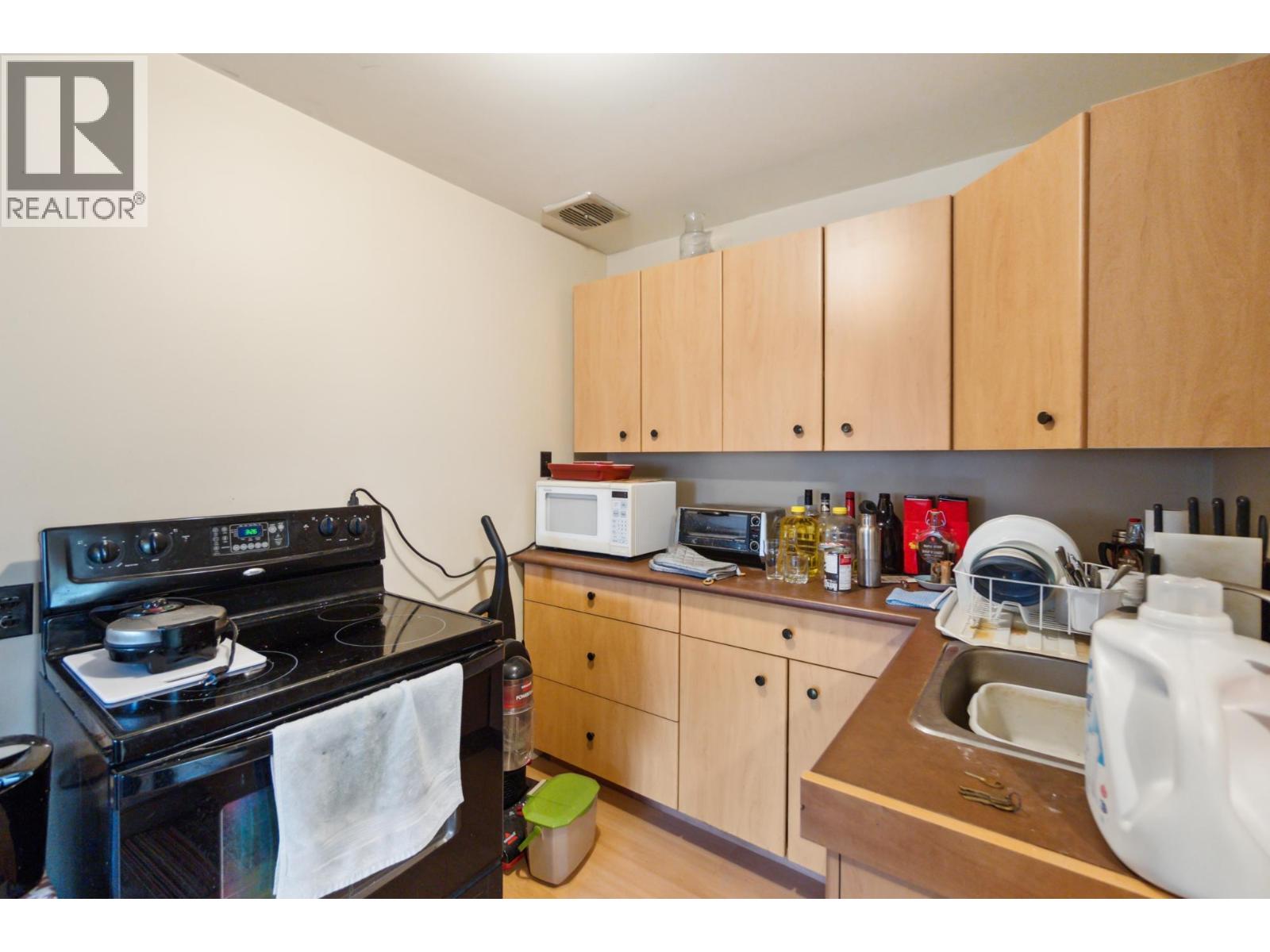  525 11TH Avenue, Castlegar