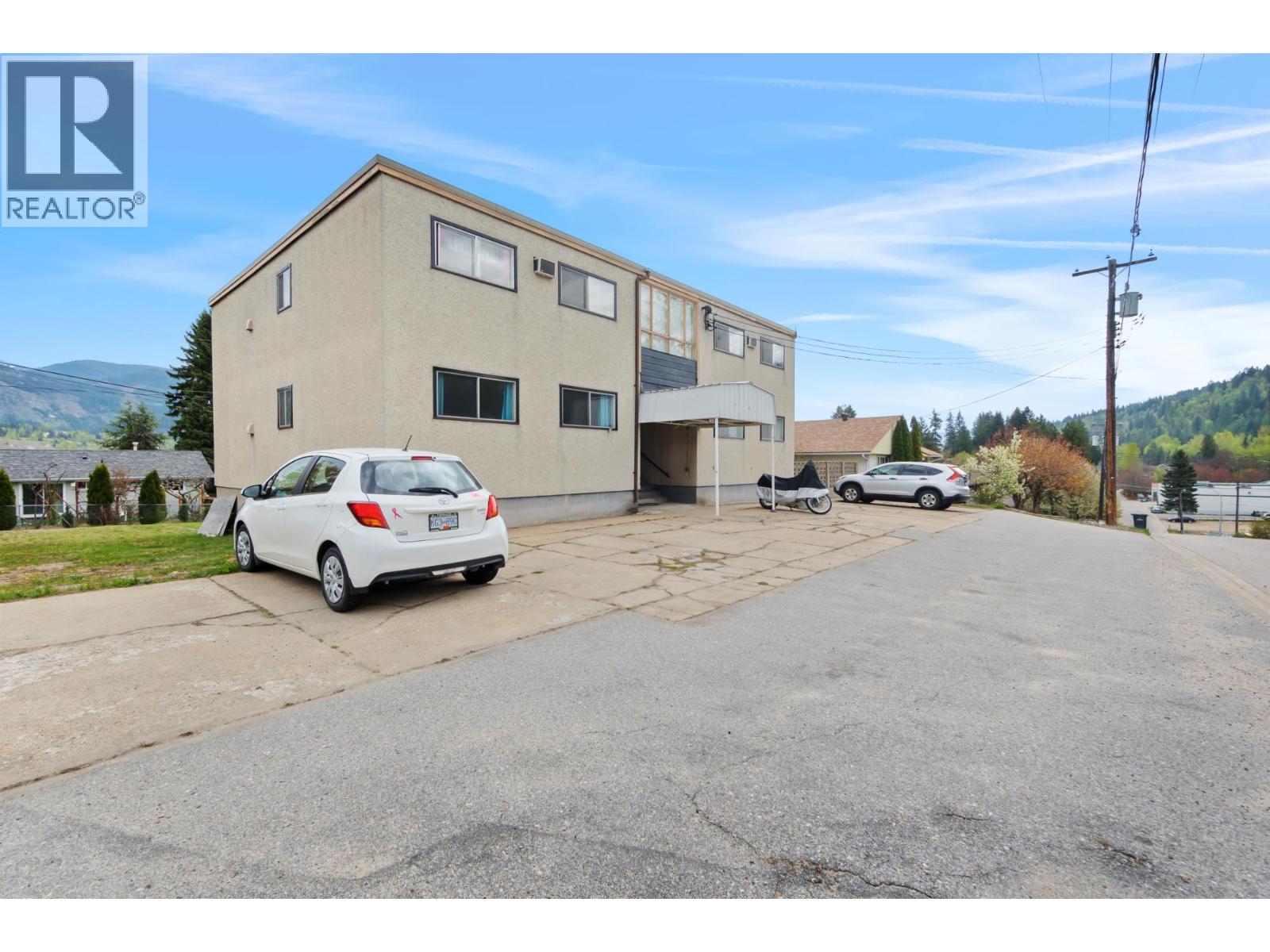  525 11TH Avenue, Castlegar