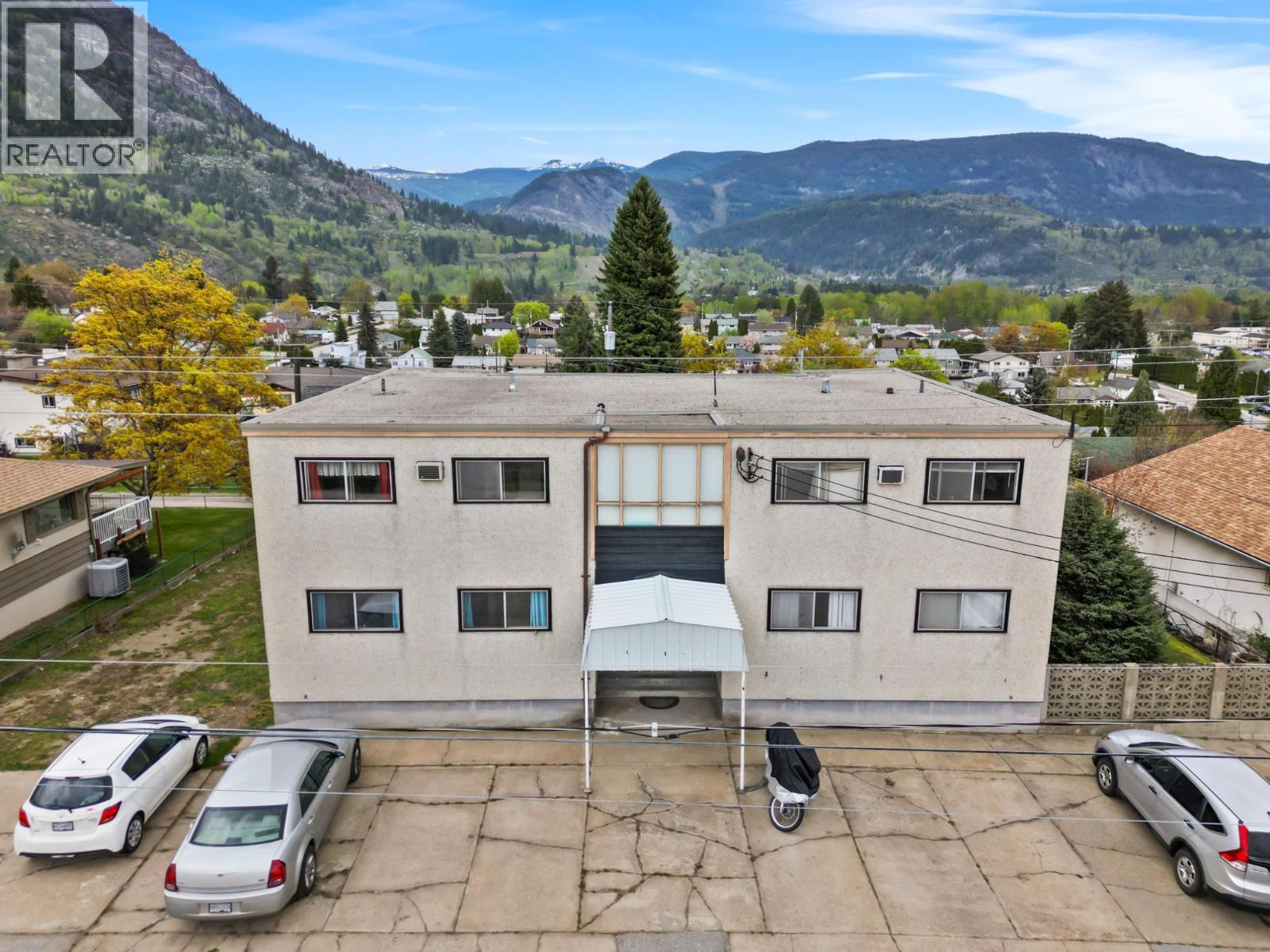  525 11TH Avenue, Castlegar